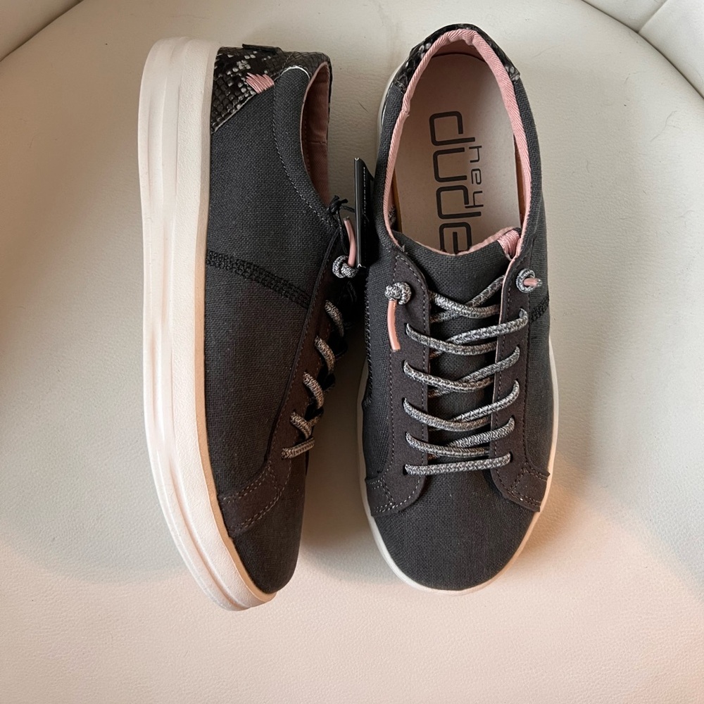 NWT Women’s Hey Dude Size 7